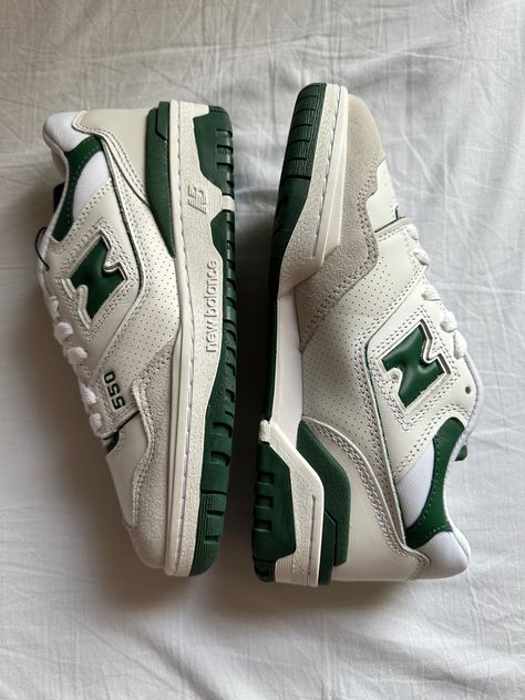 Green Trainers Outfit, Green New Balance 550, Trainers Aesthetic, Sneaker Pimps, Green New Balance, Nb Shoes, Retro Trainers, Urban Shoes, Shoes Names