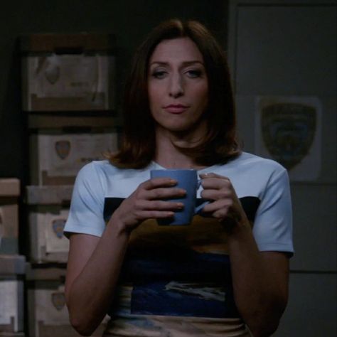 chelsea peretti as gina linetti in BROOKLYN 99. Gina Brooklyn 99, Gina B99, Brooklyn 99 Characters, Brooklyn 99 Cast, Taylor Jewel, Pippa Fitz Amobi, Beth March, Tara Jones, Chelsea Peretti