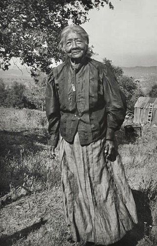 SUSIE WILLIAMS , 1923 Susie Williams, Chief Headdress, Chiefs Headdress, American Indian History, Indian Tribes, Indian Chief, Indian History, Pictures Of People, Find Picture