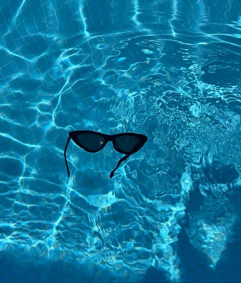 #pool#asthetic#glasses#sunnys#sunglasses#vacation#vacay#poolasthetics Sunglasses Pool Aesthetic, Vacation Asthetic Picture, Pool Asthetic Picture, Pool Vibes Aesthetic, Pool Pics Instagram, Aesthetic Pool Pics, Waldemar Strempler, Summer Aesthetic Pool, Pool Day Aesthetic