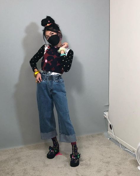 Momona Tamada (@momonatamada) • Instagram photos and videos Claudia Kishi, The Baby Sitters Club, Movie Inspired Outfits, 80s And 90s Fashion, Club Outfit Ideas, Just Style, Inspired Outfits, Colourful Outfits, Fashion Photoshoot