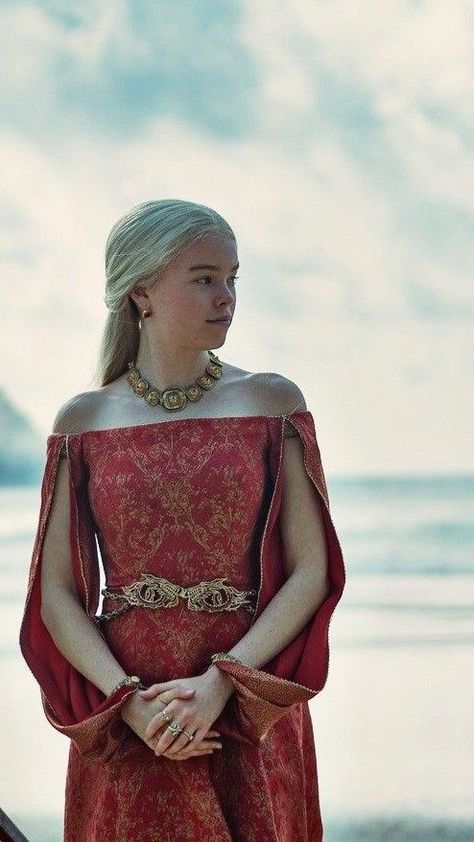 Rhaenyra Targaryen Dress, Dragons Asoiaf, Young Rhaenyra Targaryen, Young Rhaenyra, Dessin Game Of Thrones, Game Of Thrones Dress, Game Of Thrones Outfits, Light Pastel Green, Got Costumes