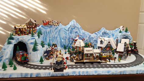 Lego Christmas Train, Lego Mountain, Lego City Display, Christmas Lego, Lego Christmas Village, Christmas Tree Village Display, Harry Potter Advent Calendar, Lego Winter Village, Xmas Village