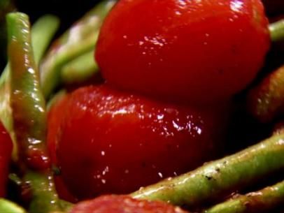 Green Beans and Tomatoes Recipe | Ree Drummond | Food Network Pioneer Woman Green Beans, Pioneer Woman Thanksgiving, Green Beans With Almonds, Beans And Tomatoes, Easy Holiday Side Dishes, Ree Drummond Recipes, Healthy Christmas Recipes, Best Thanksgiving Side Dishes, Tomato Dishes