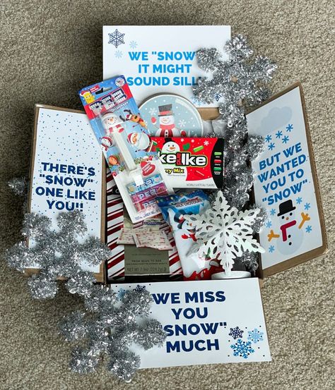 Xmas Care Package, Christmas Care Package For Family, Christmas College Care Package Ideas, Winter College Care Package Ideas, January Care Package Ideas, Small Christmas Gifts For Boyfriend, Christmas Deployment Care Packages, Care Package Ideas Christmas, Winter Care Package Ideas