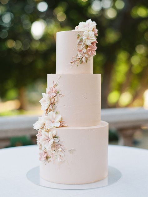 Light Pink Wedding Cake, Cream Wedding Cakes, Pastel Pink Weddings, Quince Cake, Blush Wedding Cakes, Lavender Gown, Outdoor Celebration, Light Pink Wedding, Dream Wedding Decorations