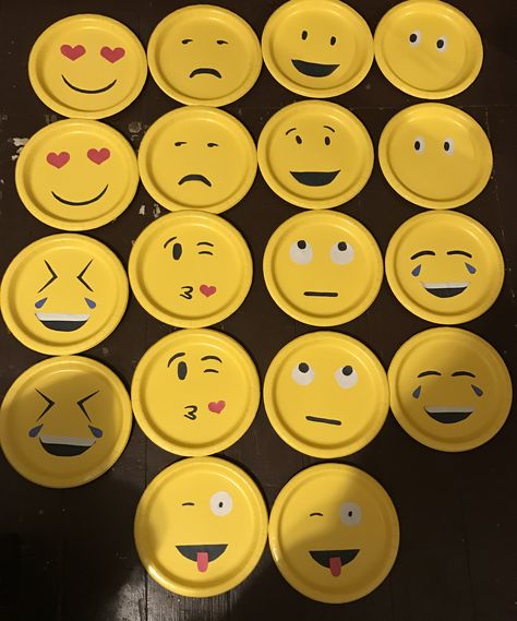 Emojis made out of yellow paper plates and construction paper ( staple to a wall or disposable tablecloth and it can be a backdrop) Disposable Plates Diy Craft Ideas, Emoji Templates, Bible Bulletin Boards, Catholic Schools Week, 100 Day Of School Project, Disposable Tablecloth, School Door Decorations, School Doors, Emoji Party