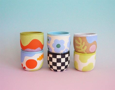 Ceramic Cafe, Mug Print, Soya Mumu, Diy Pottery Painting, Painted Pots Diy, Painted Plant Pots, Small Window, Tanah Liat, Pottery Painting Designs