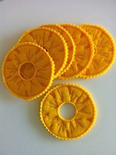 Felt food pineapple, Ananas genäht Felt Pineapple, Play Food Diy, Felt Food Diy, Felt Food Patterns, Felt Cake, Felt Fruit, Felt Play Food, Pretend Food, Homemade Toys