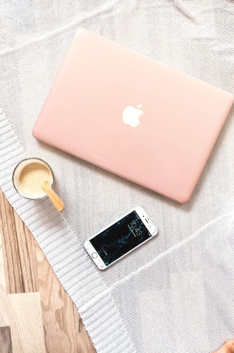 Rose Gold Laptop, Rose Gold Macbook, Macbook Pro Tips, Macbook Pro Accessories, Mac Notebook, Rose Gold Ombre, Gold Ombre, Macbook Covers, New Ipad Pro