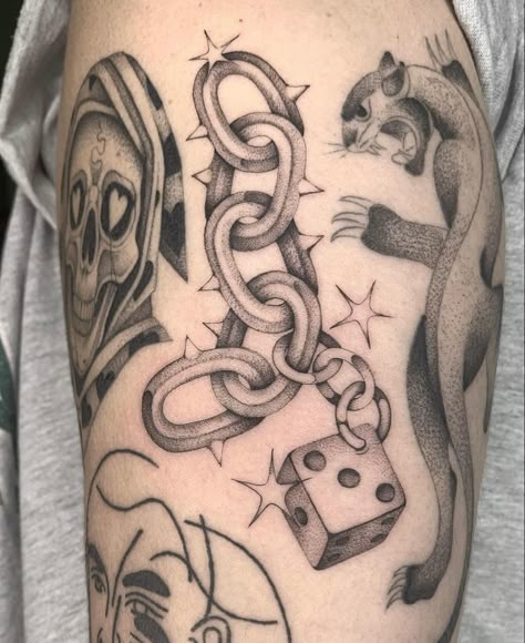 Lock And Chain Tattoo, Chain With Charms Tattoo, Chain Link Tattoo Design, Wrist Chain Tattoo, Chain Hand Tattoo, Cadena Tattoo, Traditional Chain Tattoo, Chainmail Tattoo, Heart Chain Tattoo