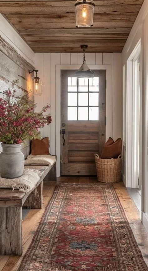 Small Country Home Decor, Off Grid Decor, Modern Cottage Decorating Ideas, Boho Farmhouse Mudroom, Simple Rustic Home Design, Rustic Style Home, Rustic Townhouse, Cottage Western Home, Country Chic House