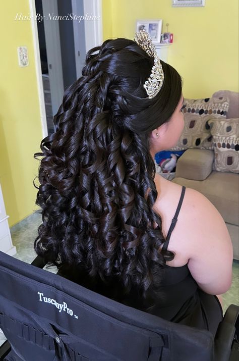 Quinceanera Hairstyles For Long Hair, Hairstyles For Long Hair Straight, Quinceanera Hairstyle, Quince Crown, Quince Hair, Long Hair Straight, 15 Hairstyles, Green Quinceanera, Hairstyle For Prom