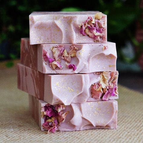 Hotsy Totsy on Instagram: “✨Bed of Roses✨ organic coconut milk soap naturally colored with Rose Clay and scented with classic notes of English Rose. Available now 🌹🌹” Soap Aesthetic, Summer Soap, Beeswax Soap, Dessert Soap, Coconut Milk Soap, Handmade Soap Recipes, Aesthetic Rose, Product Inspiration, Bed Of Roses