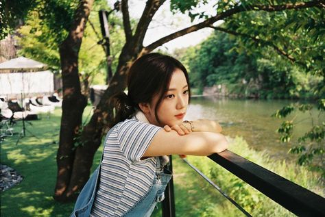 17 Kpop, Kpop Gifs, Rosé Jisoo, Ji Soo, Kim Jisoo, Blackpink Jisoo, Yg Entertainment, Instagram Update, Korean Singer