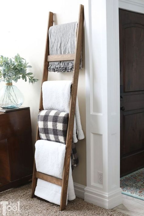 #farmhousehomedecor #rustichomedecor #modernfarmhouse #rustic Blanket Ladder Plans, Blanket Ladder Decor, Diy Farmhouse Ideas, Ikea Desk Hack, Diy Blanket, Old Ladder, Diy Ladder, Diy Blanket Ladder, Wood Ladder