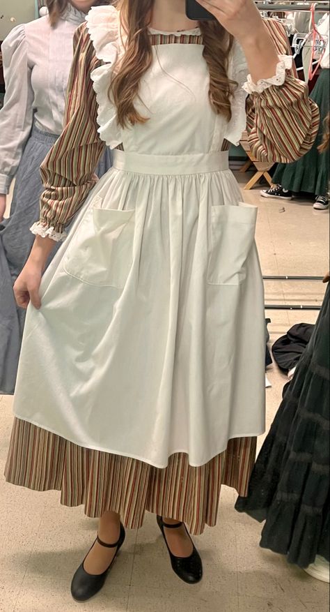 Fantasy Baker Outfit, Old Style Apron, Apron Over Dress, Old Maid Outfit, Apron Outfit Aesthetic, Baker Outfit Apron, Baker Outfit Aesthetic, Outfit With Apron, Peasant Apron