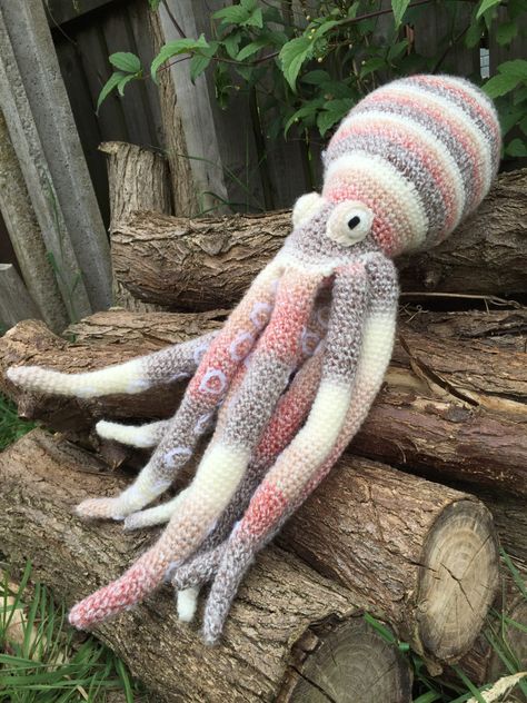 After finishing my squid I have been thinking of some other sea makes to complete, and decided to make an octopus! Similarly to the squid I didn’t want it to be too cartoony – which was… Octopus Crochet Pattern Free, Crochet Sea Creatures, Preemie Crochet, Octopus Crochet Pattern, Giant Squid, Crocheted Jellyfish, Crochet Octopus, Plush Pattern, Crochet Toys Patterns