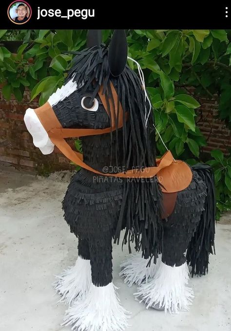 Horse Pinata, Petting Zoo Party, Horse Birthday Cake, Grinch Costumes, Rodeo Party, Horse Birthday Parties, Farm Themed Birthday Party, Piñata Ideas, Paper Mache Animals