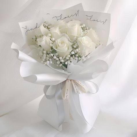 Korean Wedding Flower Bouquet, White Roses Bouquet Gift, White Rose Bouquet Aesthetic, White Flower Bouquet Aesthetic, Unique Bridal Bouquets Ideas, Bridal Bouquet Ideas, Roses Bouquet Gift, Bouquets Ideas, Unique Bridal Bouquets