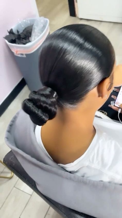 ulithaircompany on Instagram: This Low Knot Bun Simple but Sleek🖤🔥Omggg, Only One Bundle Needed😍😍 Incredible work by @sincerelyraehair🔥🔥 Click the link in my bio &… Top Knot Low Bun, Natural Side Part Hairstyles, Back Knot Bun, Sleek Knot Bun, Low Back Bun, Slick Back Knot Bun, Side Part Low Bun, Low Knot Bun, Side Ponytail Hairstyles