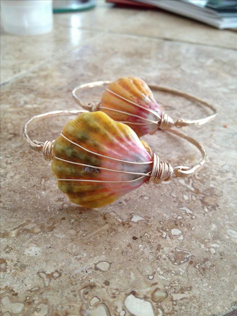 Rare Hawaiian Sunrise Shell Bangles in 14kt gold fill. Shell Bangles Diy, Homemade Shell Jewelry, Sea Shell Jewelry Diy, Easy To Make Jewelry, Shell Bangles, Seashell Jewelry Diy, Shells Jewelry, Sea Shell Jewelry, Sunrise Shell