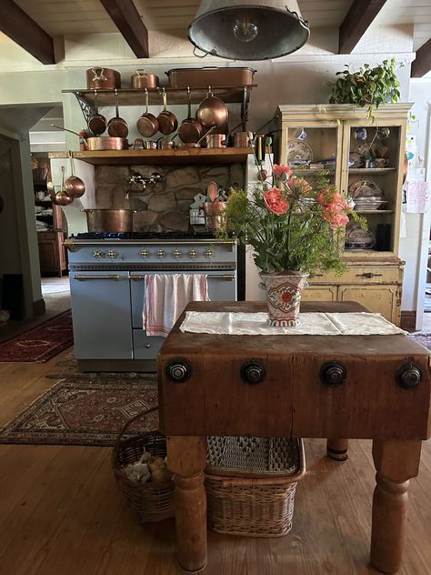 Rustic Cabin Kitchen Ideas, Cottage Core Kitchen Ideas, Rustic Cabin Kitchen, Cottage Core Kitchen, French Country Kitchen Designs, Unfitted Kitchen, Country Cottage Kitchen, Kitchen Design Diy, Country Kitchen Designs