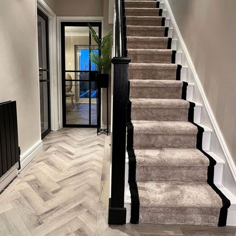 Art deco style black clear glass doors Glass Internal Doors, Black And White Hallway, Beige Hallway, Stairs And Hallway Ideas, Black Staircase, House Renovation Design, Entrance Hall Decor, White Hallway, Art Deco Industrial