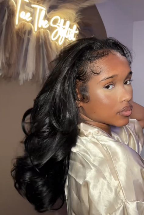 Crimped Hair Black Women, Grown Woman Hairstyles For Black Women, Medium Length Sew In Weave, Kash Doll Hairstyles, Bombshell Curls Black Women, Grown Woman Aesthetic, Blowout Hair, Hair Laid, Hair Crush