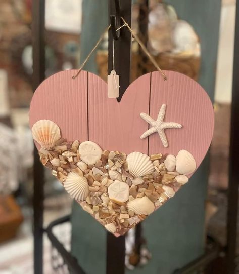 Coastal Valentine Decor, Mermaid Christmas Ornaments, Beach Crafts Diy, Seashell Art Diy, Beach Themed Crafts, Seashell Projects, Seashell Wall Art, Nautical Crafts, Shells Diy