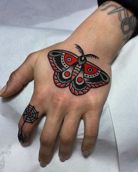 Traditional Moth Tattoo, Worlds Best Tattoos, Bug Tattoo, Awesome Tattoo, Moth Tattoo, Tattoo Magazines, Top Tattoos, Best Tattoo Designs, Black Ink Tattoos