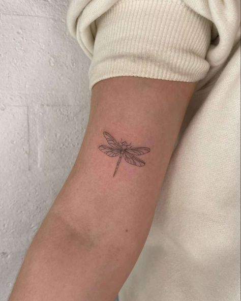 Dragonfly Drawing Tattoo, Dragonfly Tattoo Simple, Tiny Dragonfly Tattoo, Drawing Tattoo Design, Small Dragonfly Tattoo, Dragonfly Drawing, Beautiful Phrases, Meaningful Symbols, Dragonfly Tattoo Design