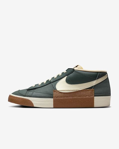 Nike Blazer Low Pro Club Men's Shoes. Nike.com Nike Fashion Men, Men Over 30 Fashion, Men’s Shoes With Jeans, Mens Clothing Styles Fall, Men’s Sneakers, Mens Sneakers Nike, Leather Sneakers Outfit, Shoes For Guys, Blazers Nike