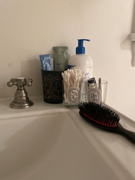 Bathroom Counter Aesthetic, Bathroom Sink Aesthetic, Clean Bathroom Aesthetic, Classy Colours, Bathroom Sink Cabinets, Aesthetic Bathroom, Bathroom Aesthetic, Bathroom Counters, Sink Cabinet