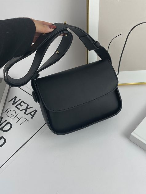 Minimalist Flap Square Bag Basic Bags For Women, Cute Purses Black, Classy Bags For Women, Black Bag Aesthetic, Square Sling Bag, Minimalist Bags Design, Mini Black Bag, Basic Bags, Small Bag Black