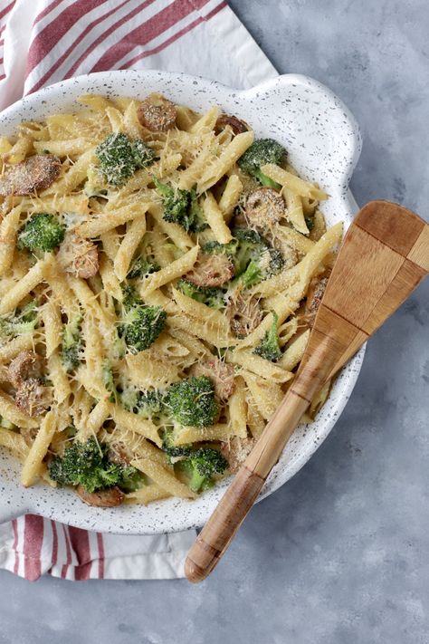 Alfredo Bake with Broccoli and Sausage - 8 WW Smart Points, 225 Calories | RachelsHealthyPlate.com | #WW #smartpoints #alfredo Sausage Broccoli Recipes, Alfredo With Sausage, Broccoli Alfredo Pasta, Sausage Noodles, Broccoli Sausage, Sausage Broccoli, Smoked Sausage Pasta, Spicy Broccoli, Broccoli Pasta Bake