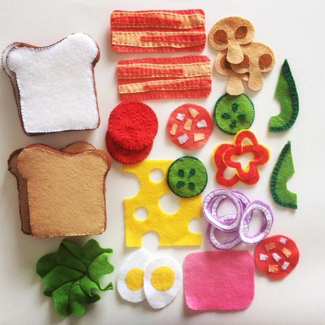 Felt Sandwich Pattern Free, Diy Felt Pizza, Felt Picnic Food, Silly Trinkets, Felt Hamburger, Felt Groceries, Felt Sandwich, Making Felt, Felt Toys Diy