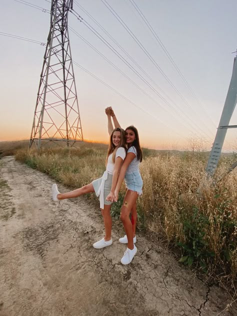 Friends Photoshoot Aesthetic, Friends Photoshoot, Only Friends, Sisters Photoshoot Poses, Friendship Photoshoot, Photoshoot Aesthetic, About Friends, Sisters Photoshoot, Friend Pictures Poses