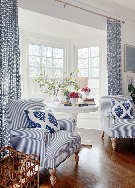 Blue And White Sofa, Blue And White Interior Design, Blue White Living Room, Sunroom Table, Blue And White Cottage, Blue Apartment, Striped Armchair, Blue And White Home Decor, Blue And White Home