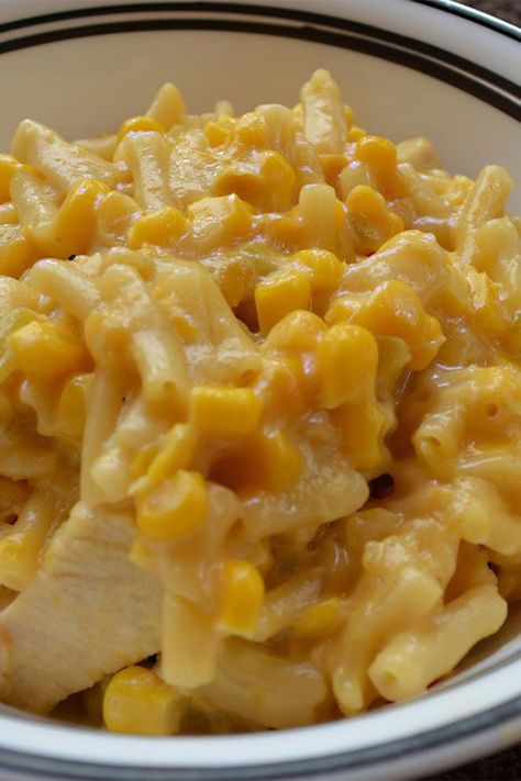 Looking for the best side dishes? Try cooking this macaroni corn casserole. Use whole kernel corn, cream corn, pasta, and Velveeta cheese to cook this quick and easy mac and cheese recipe for dinner. Macaroni Corn Casserole, Thanksgiving Corn Recipes, Sweet Corn Casserole, Macaroni Casserole, Mac And Cheese Casserole, Corn Pasta, Corn Casserole Recipe, Creamy Corn, Pasta Casserole