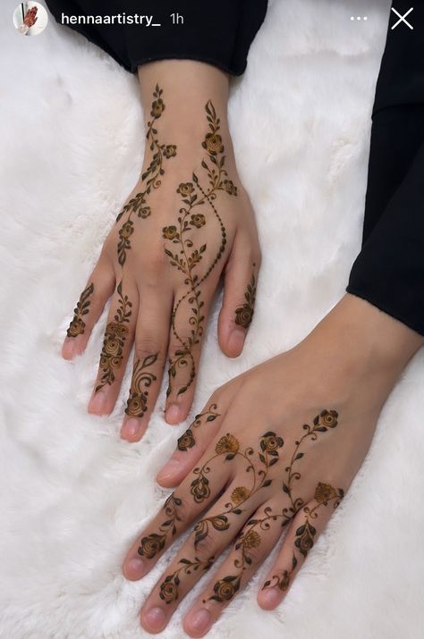 Dainty Arab Henna, Dainty Mehndi, Aesthetic Mehendi, Girly Henna, Nikkah Mehndi, Henna Floral, Traditional Mehndi Designs, Henna Inspo, Pretty Henna