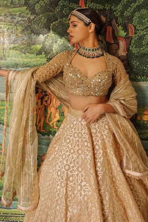 Flared Lehenga, Handwork Blouse, Gold Lehenga, Lehenga Pattern, Raw Silk Lehenga, Yellow Lehenga, Beige Blouse, Ethnic Looks, Silk Lehenga