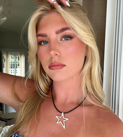 julie__fiala on instagram Glowy Makeup, Face Hair, Iconic Women, Makeup Inspo, Hair Inspo, Hair And Nails, Eyeliner, Makeup Looks, Celebrities