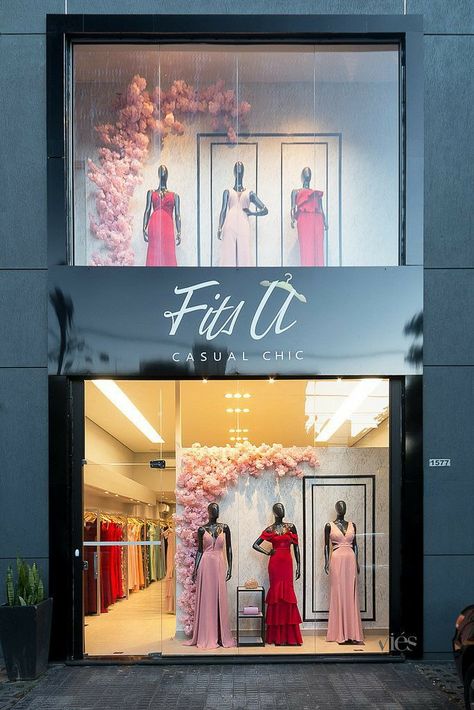 Vitrin Shop Design, Shop Window Design Ideas, Dress Shop Design, Fashion Shop Design, Clothes Store Design, Bridal Shop Interior, Bridal Shop Decor, Fashion Shop Interior, Bridal Shop Ideas