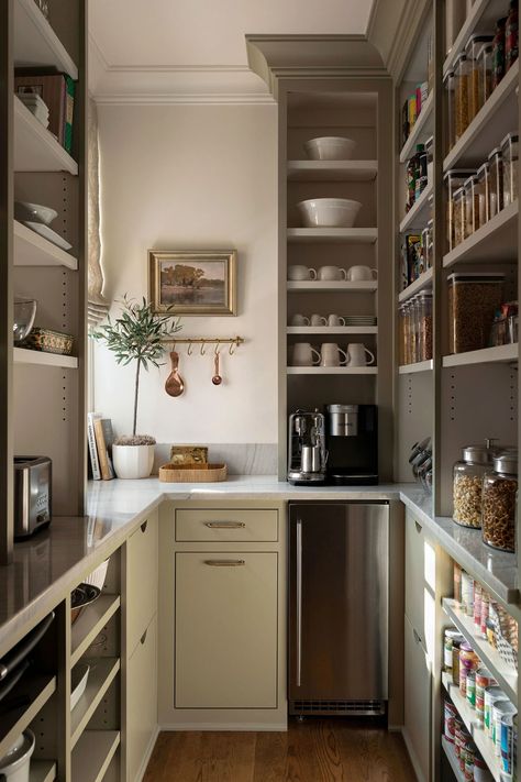 Small Butlers Pantry Ideas Nooks, Walk In Pantry Ideas, Narrow Pantry, Montana Kitchen, Patio House, Dream Pantry, Pantry Inspiration, Carolina House, Pantry Remodel