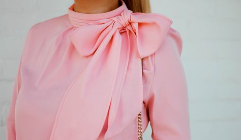 How To Tie A Pussybow Blouse, Outfit Ideas Mom, Types Of Tops, Blouse Outfit Casual, Bow Tie Blouse, Perfect Bow, Branding Inspo, Bow Blouse, Brand Ideas