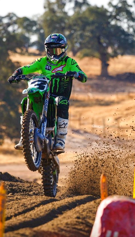 Motocross Photography, Kawasaki Dirt Bikes, Bike Humor, Ktm Dirt Bikes, Freestyle Motocross, Serie Bmw, Motocross Love, Dirt Bike Racing, Cool Dirt Bikes