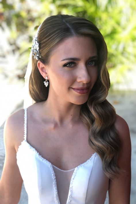 Bridal Hair With Veil, Vintage Waves Hair, Glam Wedding Hair, Glam Bridal Hair, Hair With Veil, Mexico Beach Wedding, Bride Hairstyles Updo, Hollywood Glam Wedding, Vintage Bridal Hair