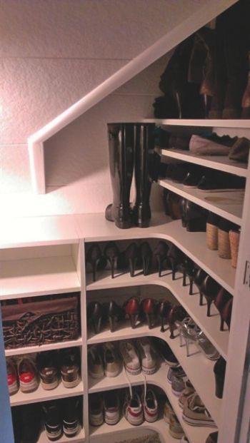 Need shelves like this in my closet under the stairs Under Stairs Display Ideas, Under Stairs Shoe Storage Ideas, Corner Shoe Shelves, Shoe Cupboard Ideas, Understairs Cupboard Ideas, Shoe Rack Under Stairs, Under Stairs Shoe Storage, Corner Shoe Rack, Stair Cupboard