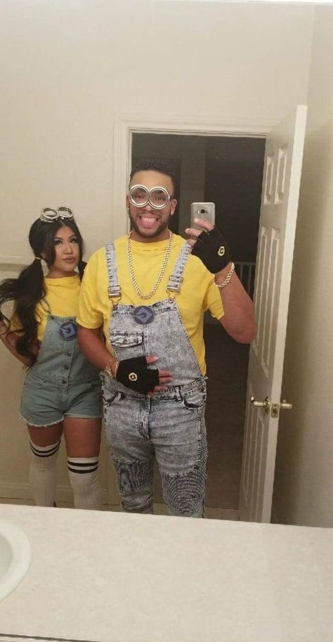 Cute Couples Costumes For Halloween Fun, Minions Couple Costume, Matching Couple Customes Halloween, Couples Halloween Outfits Creative, Minion Couple Costume, Couple Costume Unique, Duo Costume Ideas Boy And Girl, Couples Matching Costumes, Cute Couple Halloween Costumes For Teens